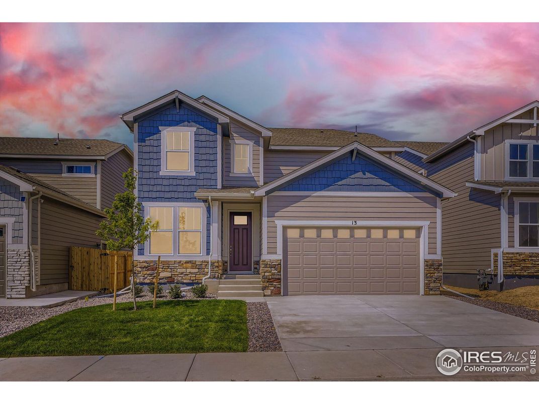 Attached, Exterior, Facade, American Craftsman