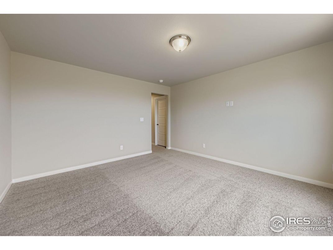 Empty room, Interior