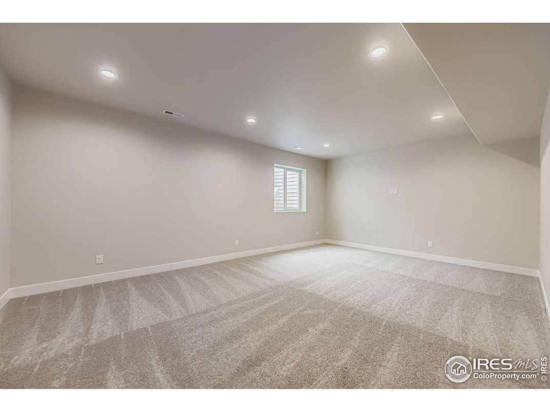 Empty room, Interior, Recessed Lighting