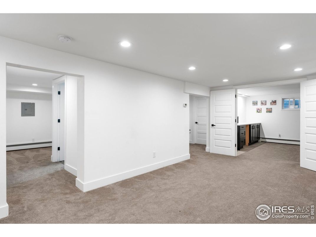 Empty room, Interior, Recessed Lighting