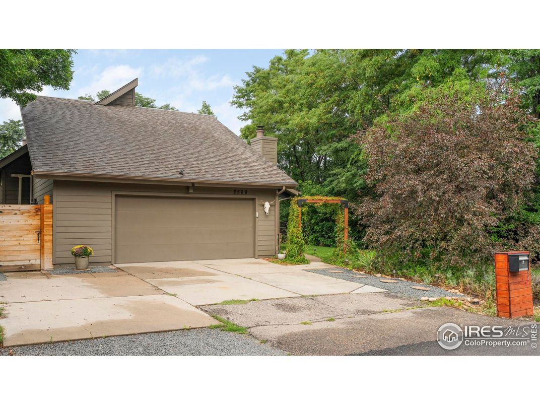 Detached Garage, Exterior