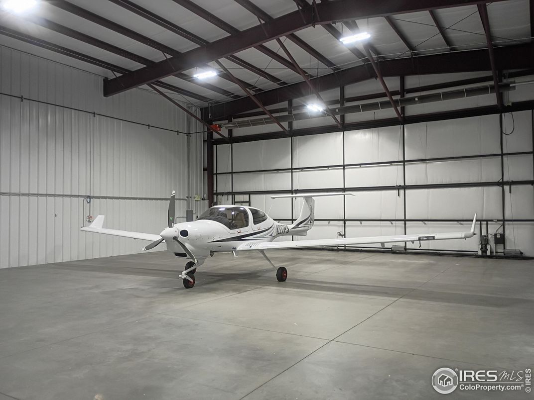 Garage, Interior, Wooden Beams
