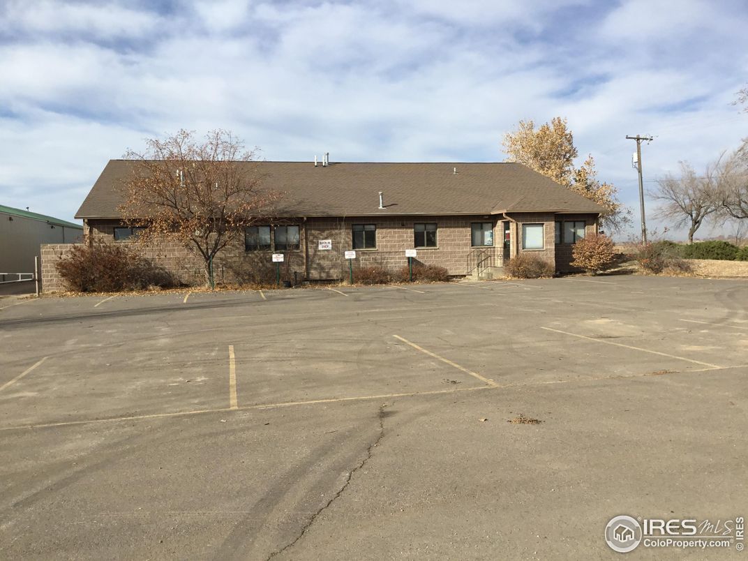 Exterior, Facade, Ranch