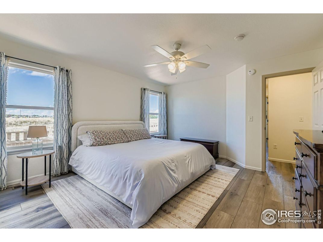 Bedroom, Interior, Water, Wood Texture Flooring