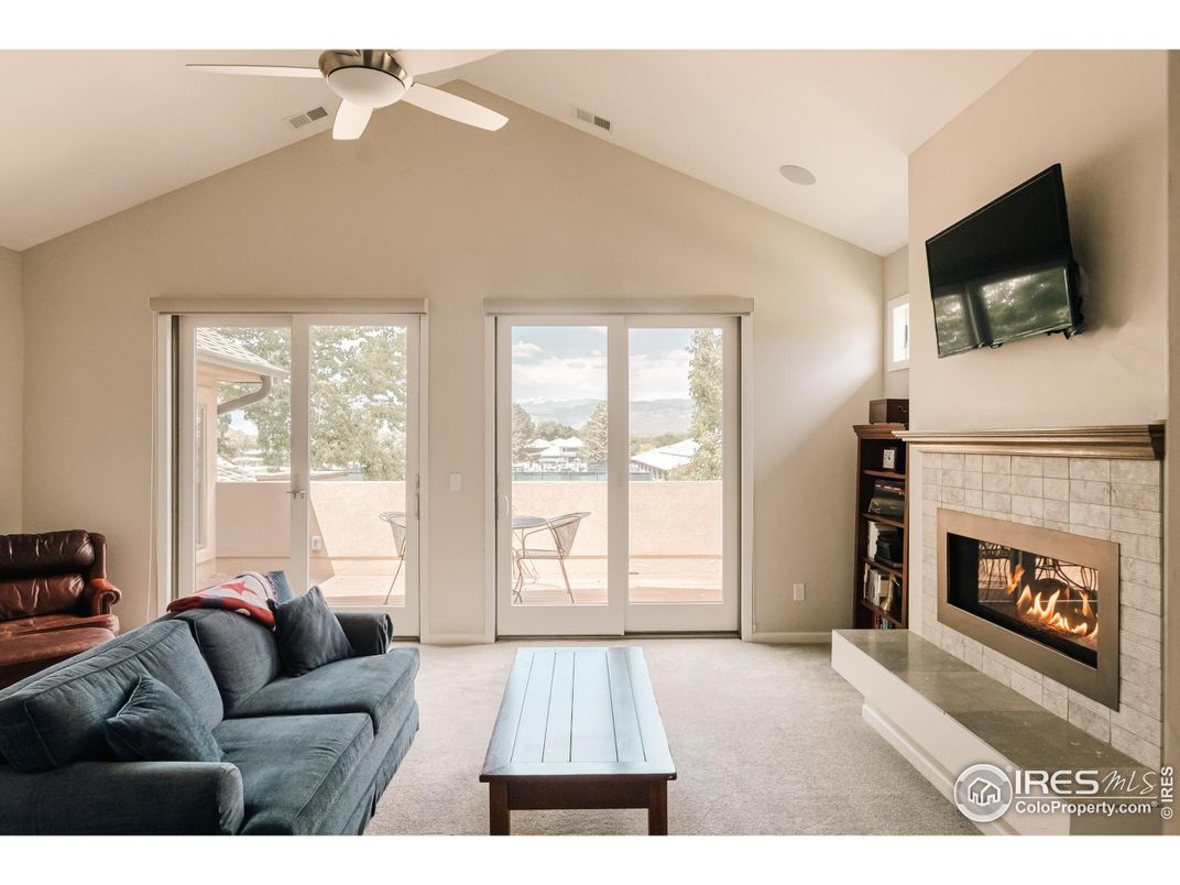 Fireplace, Interior, Living room, Water