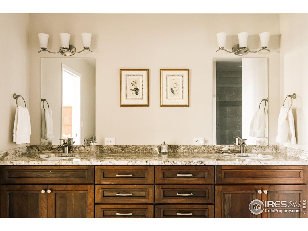 Bathroom, Dual Sink Vanities, Interior