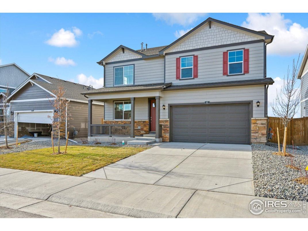 Attached, Exterior, Facade, American Craftsman