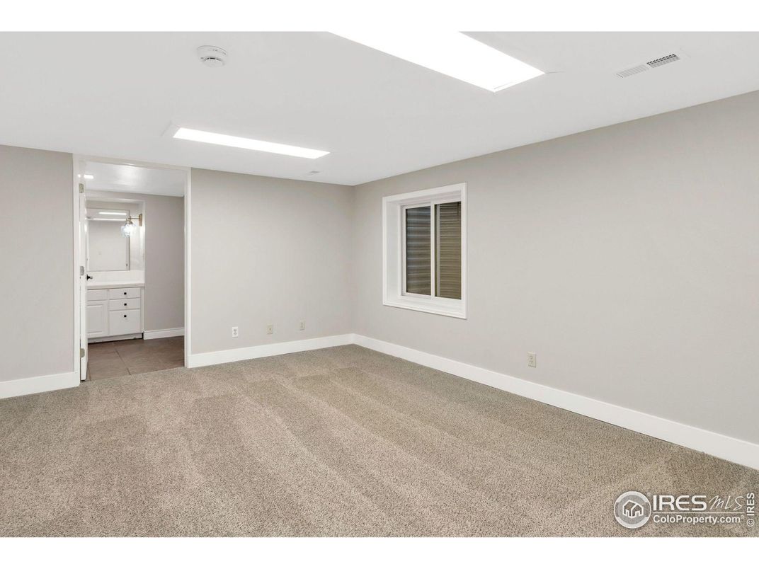 Bathroom, Empty room, Interior, Recessed Lighting
