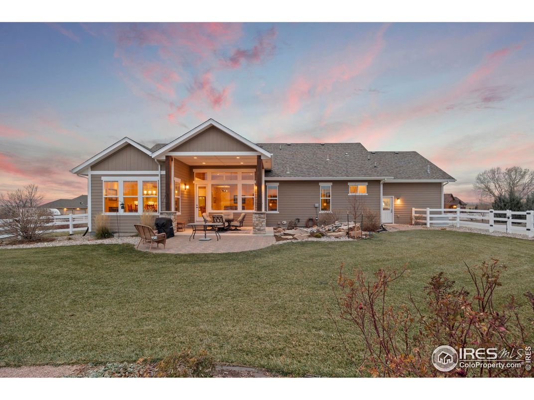 Backyard, Exterior, Facade, Ranch