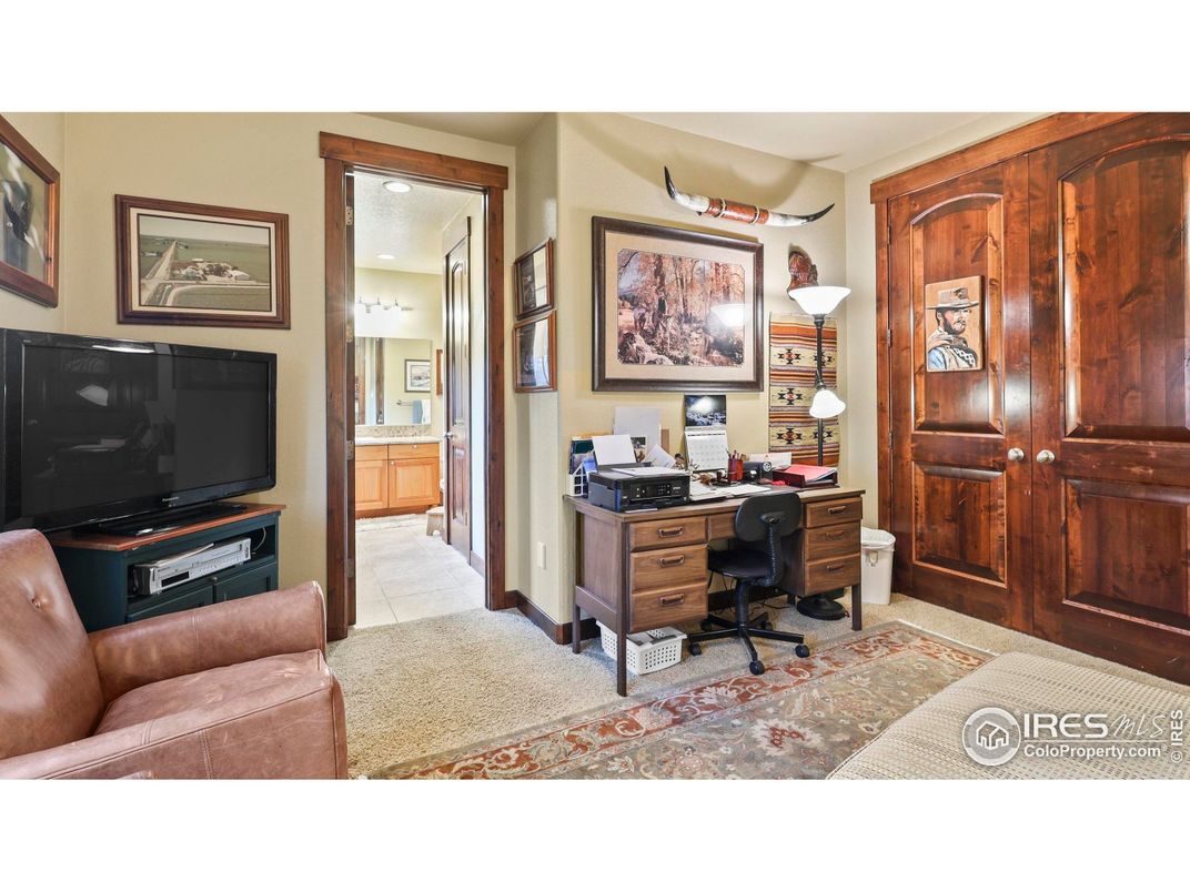 Home Office, Interior