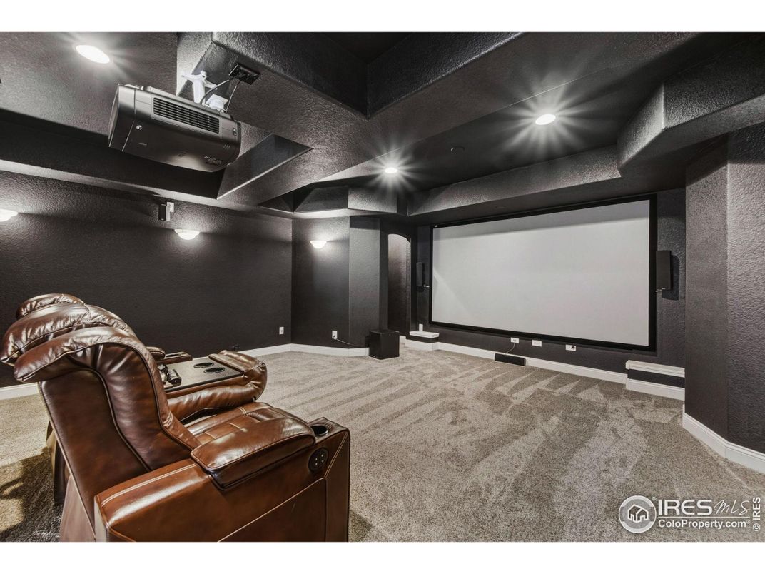 Interior, Projection Screen, Recessed Lighting, Theatre Room