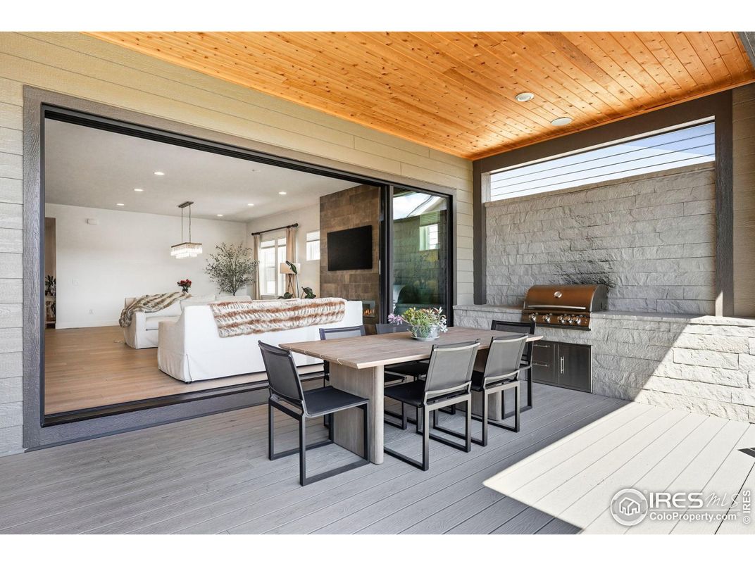 Exterior, Outdoor Kitchen, Pendant Lights