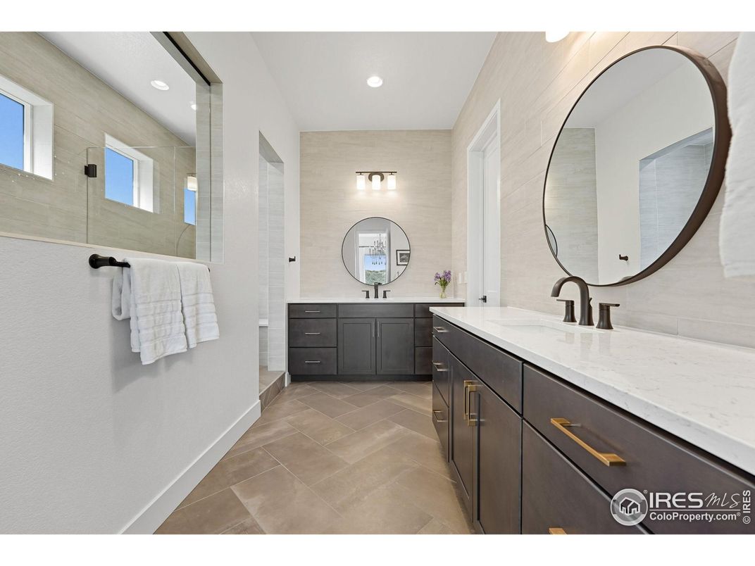 Bathroom, Dual Sink Vanities, Interior, Recessed Lighting
