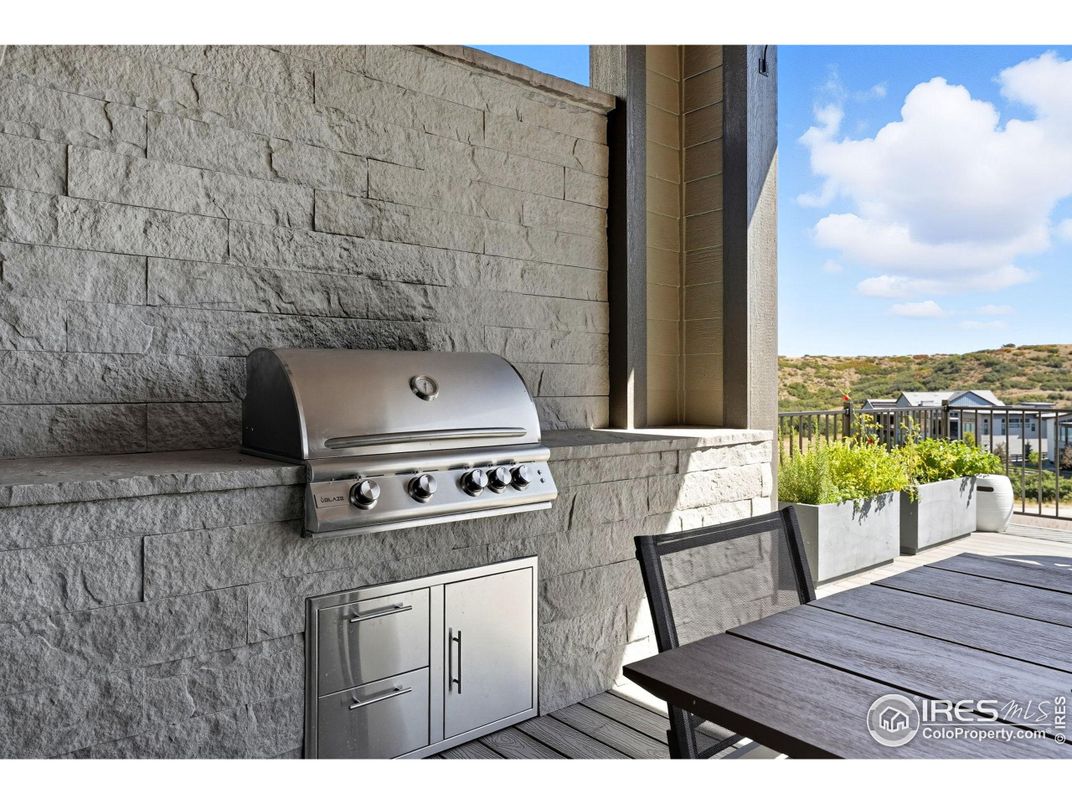 Exterior, Outdoor Kitchen