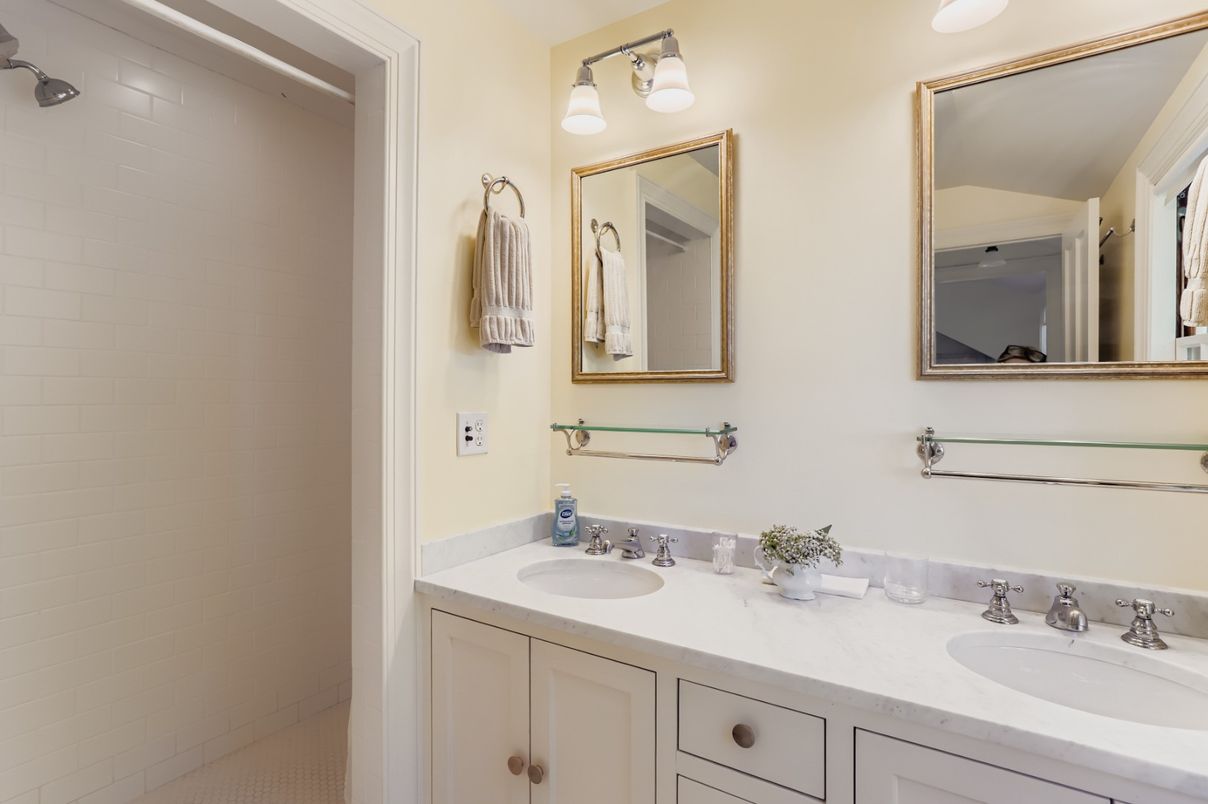 Bathroom, Dual Sink Vanities, Interior