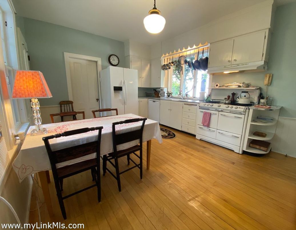 Dining room, Interior, Kitchen, Pendant Lights, Wood Texture Flooring