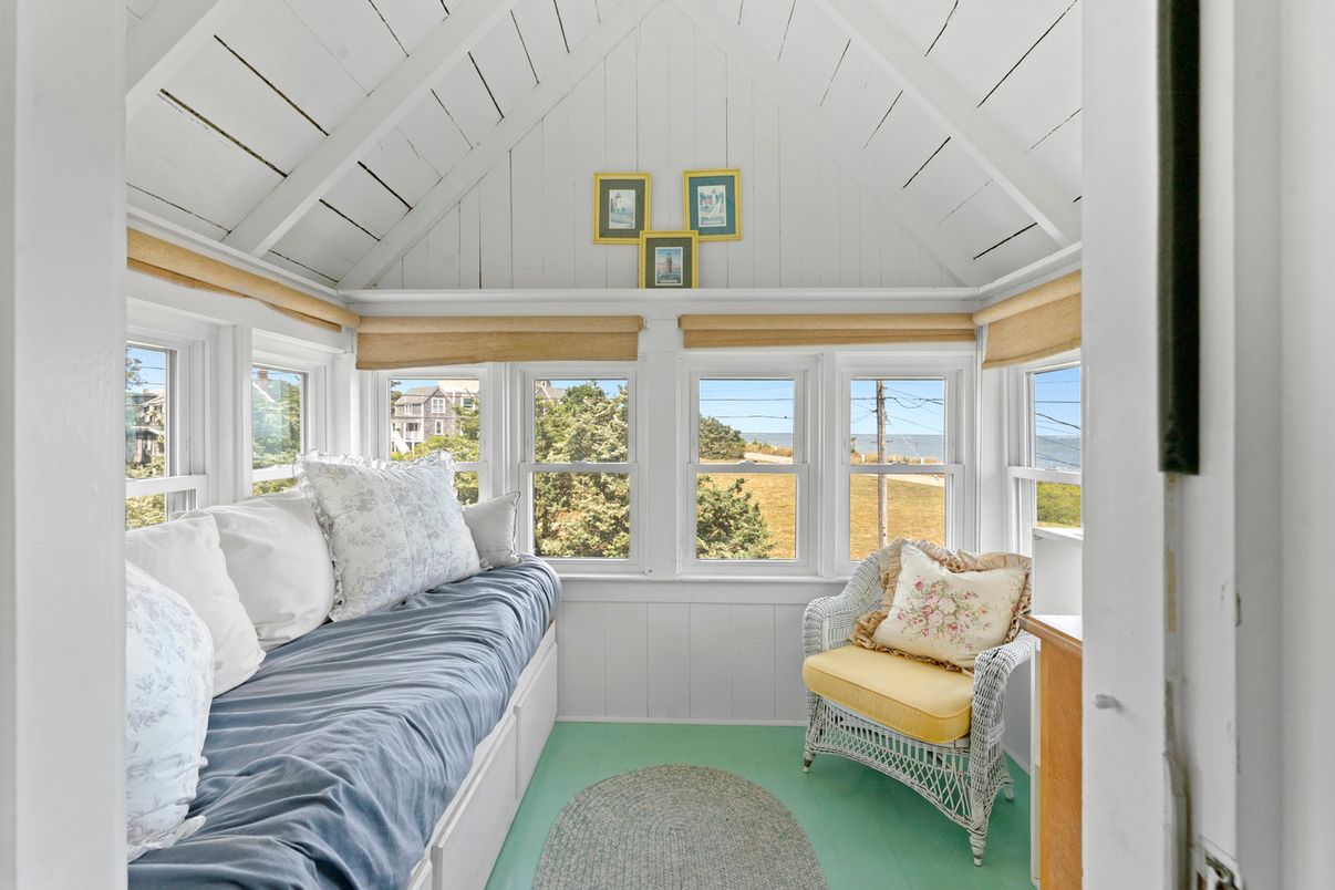 Bedroom, Interior, Water