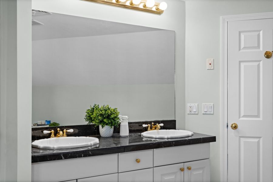 Bathroom, Dual Sink Vanities, Interior