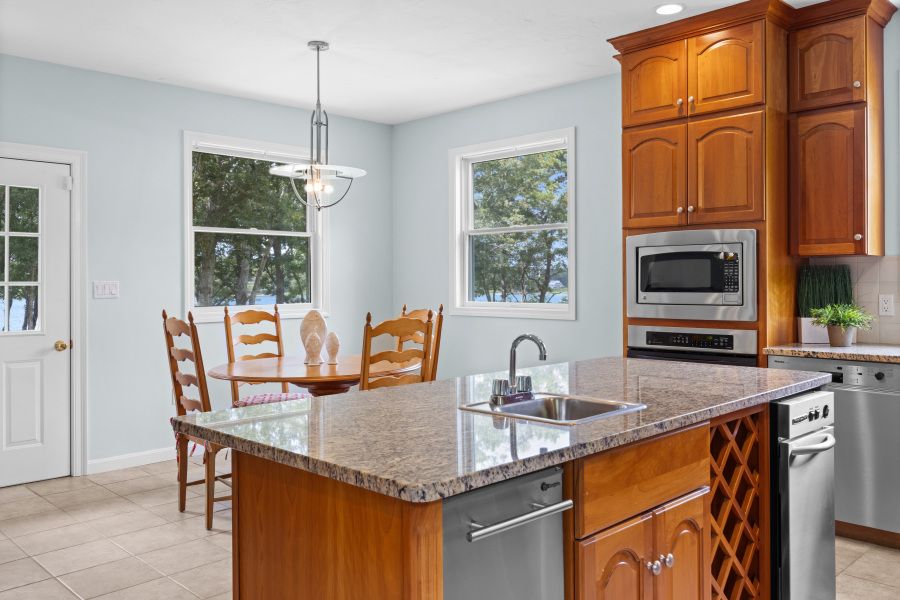Dining room, Interior, Kitchen, Pendant Lights, Recessed Lighting, Stainless Steel Appliances