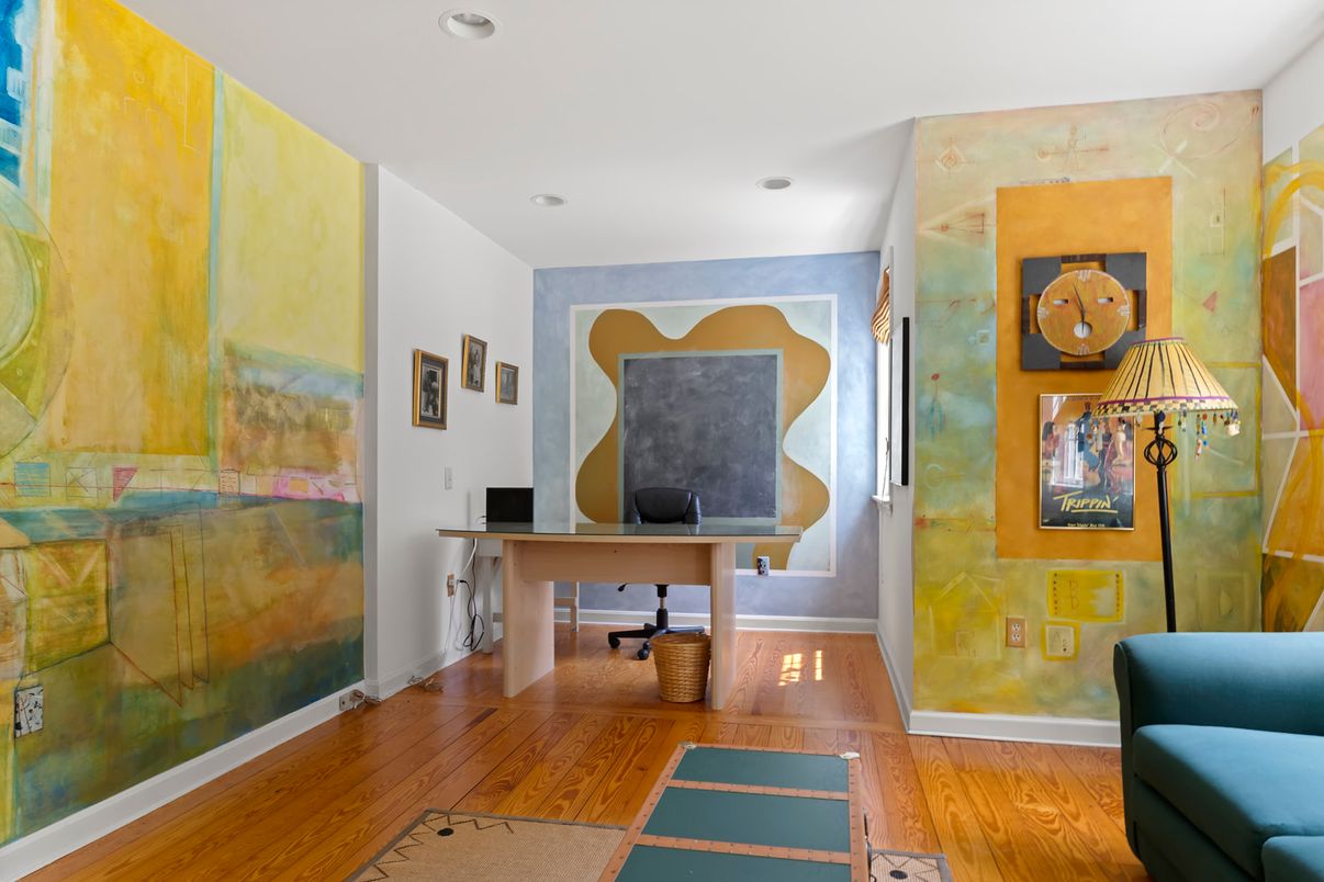 Home Office, Interior, Recessed Lighting, Wood Texture Flooring