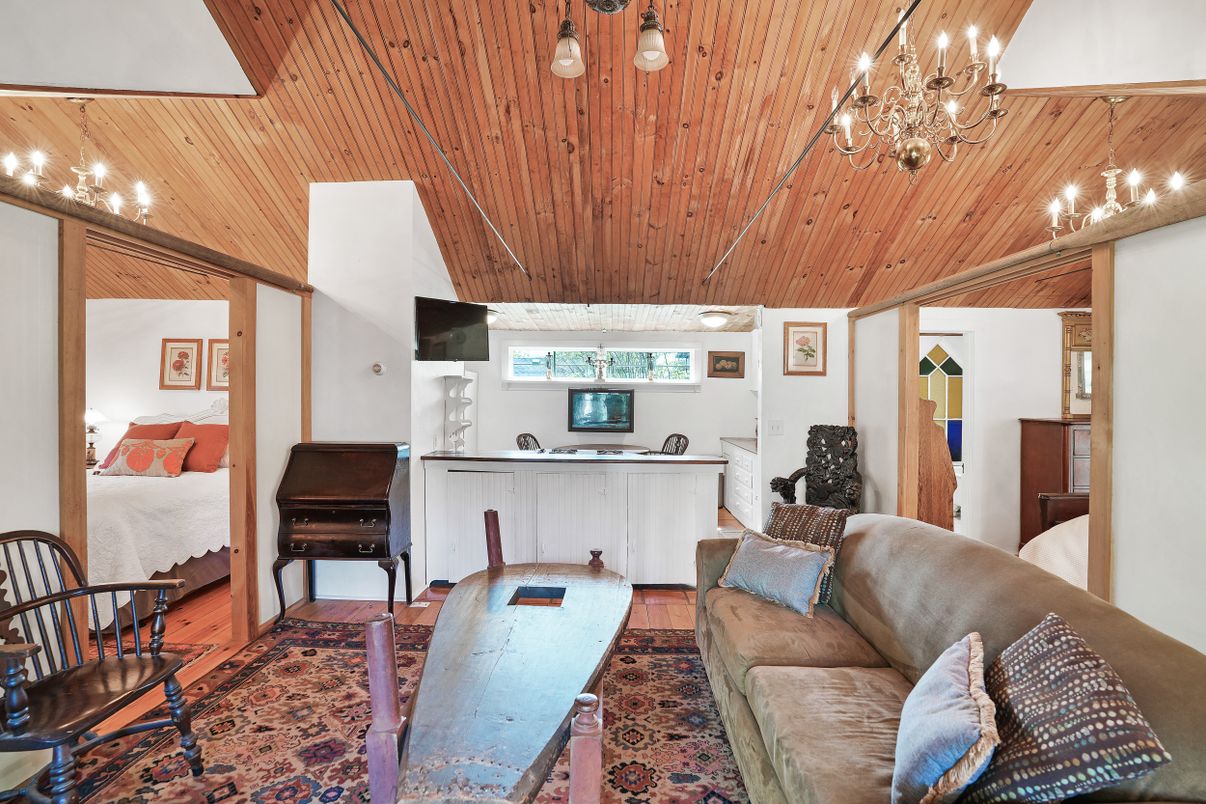 Chandelier, Interior, Living room