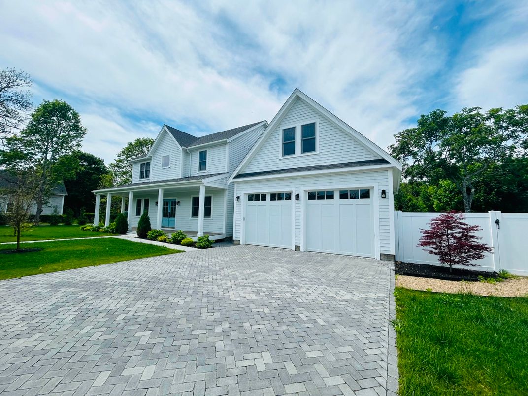 Attached, Exterior, Facade, Farmhouse