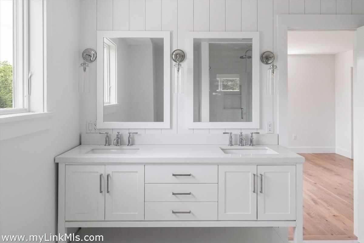 Bathroom, Dual Sink Vanities, Interior, Wood Texture Flooring