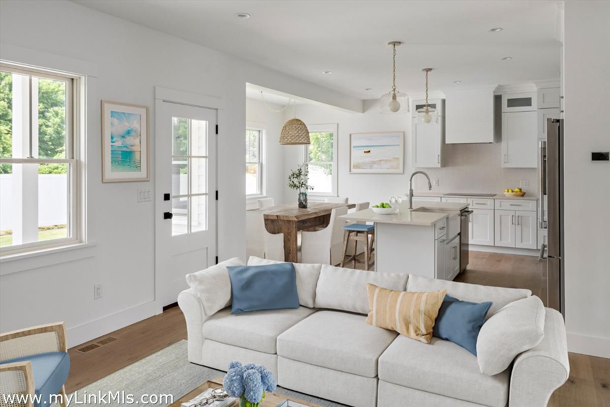 Interior, Kitchen, Living room, Pendant Lights, Recessed Lighting, Wood Texture Flooring