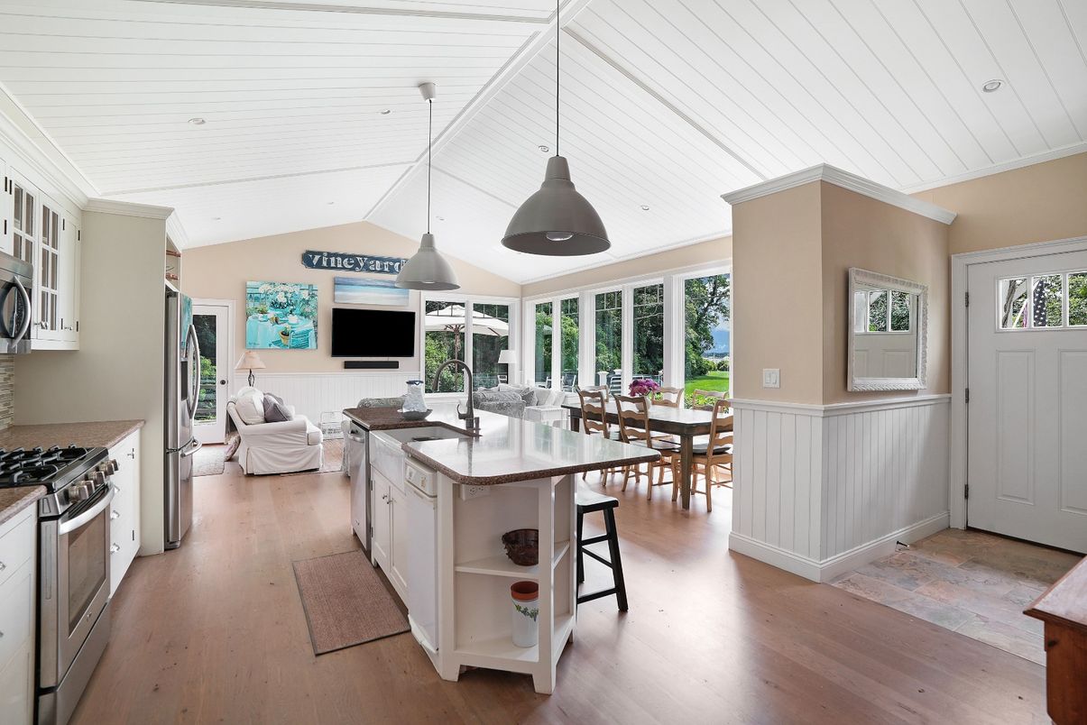Dining room, Interior, Kitchen, Living room, Pendant Lights, Recessed Lighting, Wood Texture Flooring