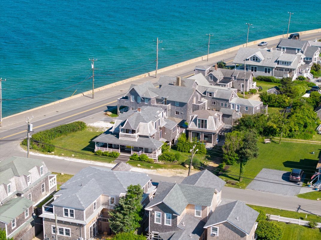 Exterior, Drone