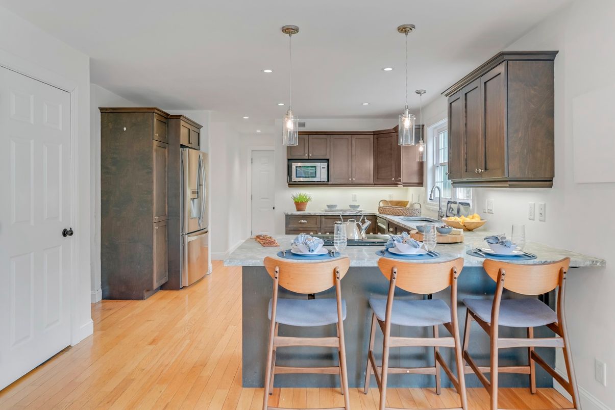 Dining room, Interior, Kitchen, Pendant Lights, Recessed Lighting, Wood Texture Flooring