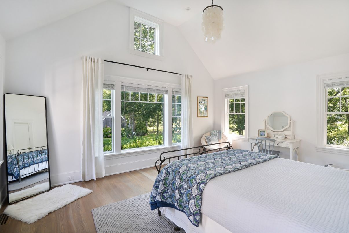 Bedroom, Interior, Pendant Lights, Wood Texture Flooring