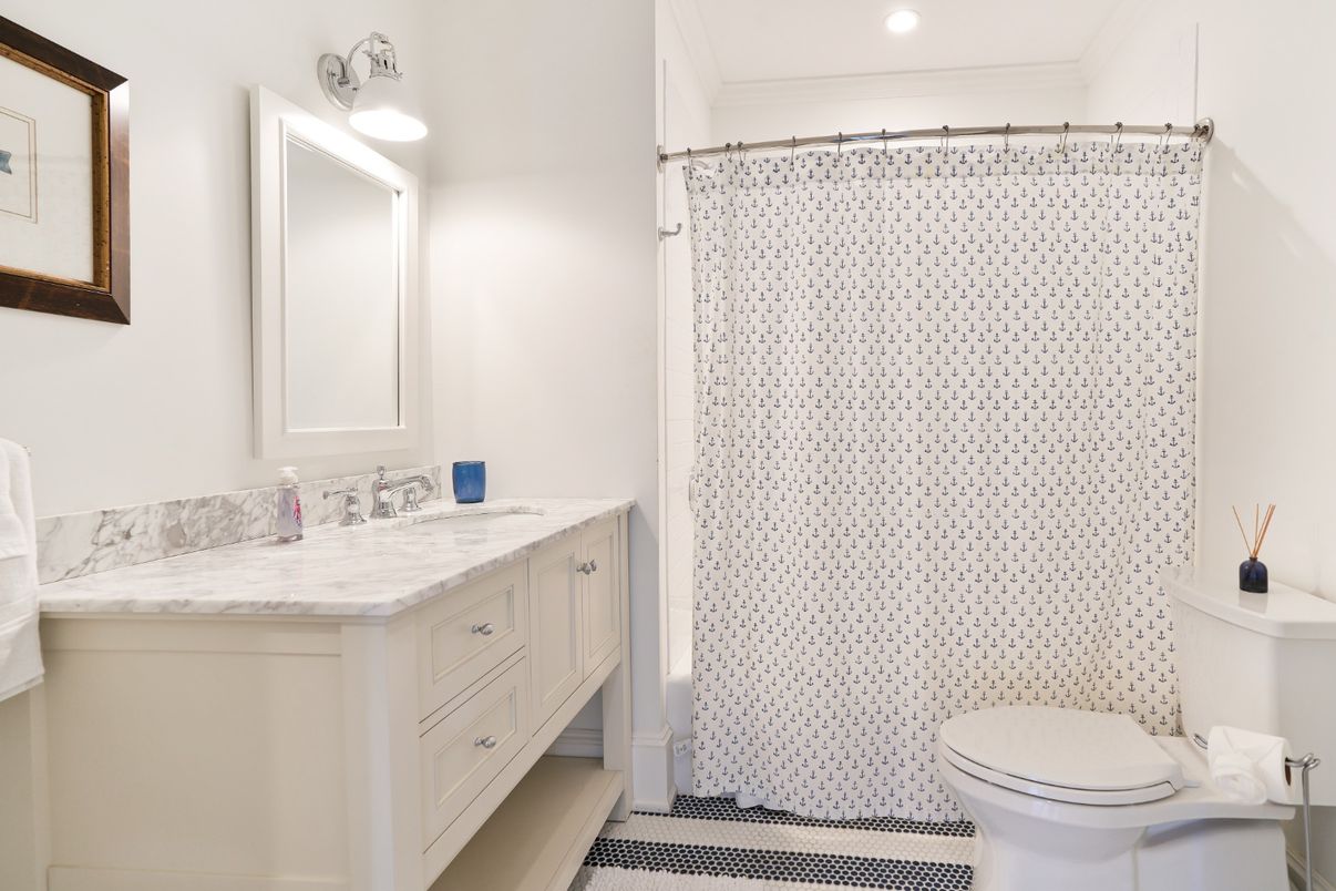 Bathroom, Interior, Recessed Lighting