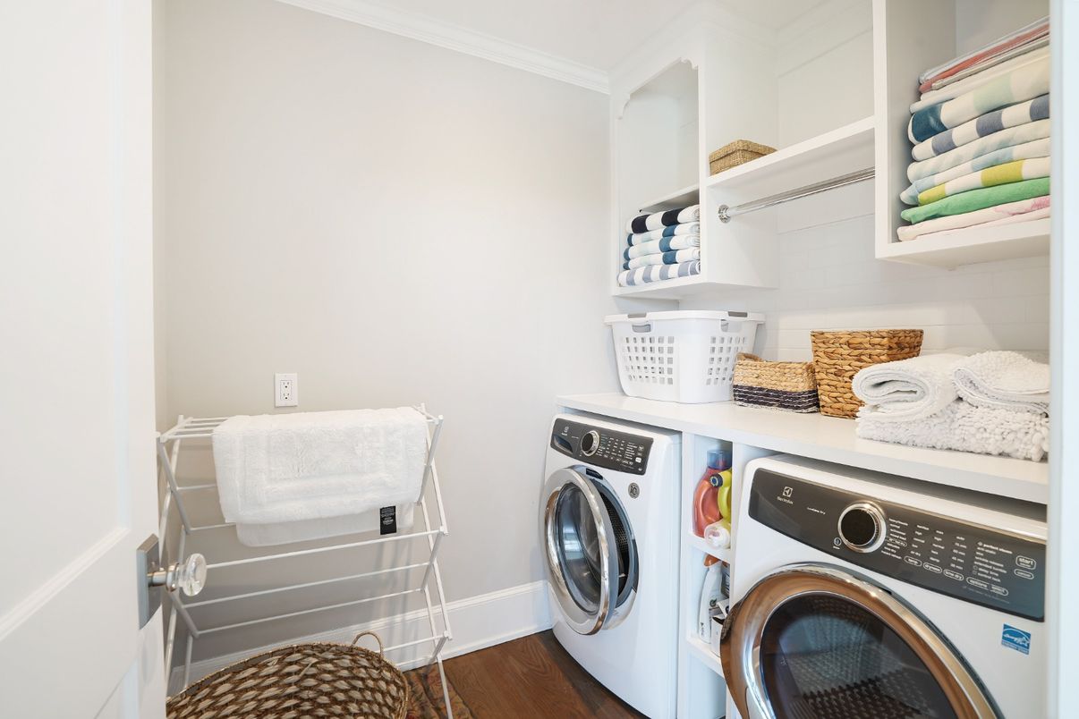 Interior, Washer, Wood Texture Flooring