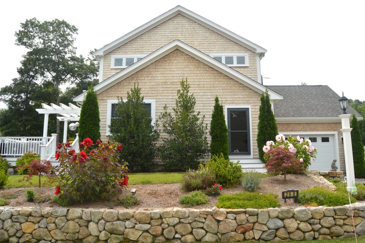 Attached, Exterior, Facade, American Craftsman