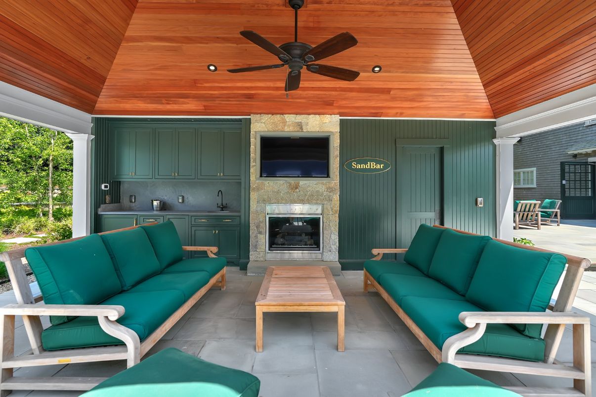 Exterior, Fireplace