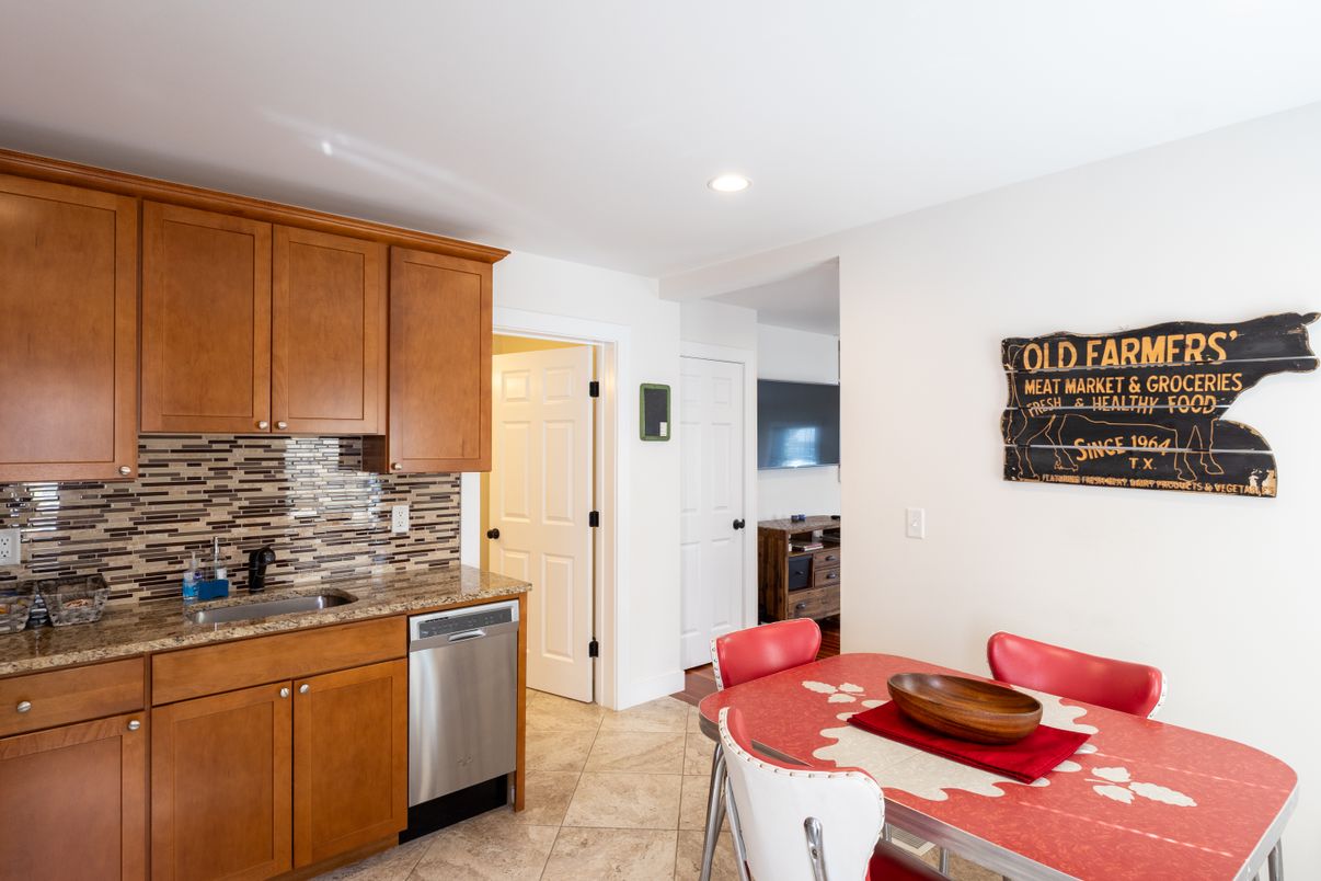 Dining room, Interior, Kitchen, Recessed Lighting