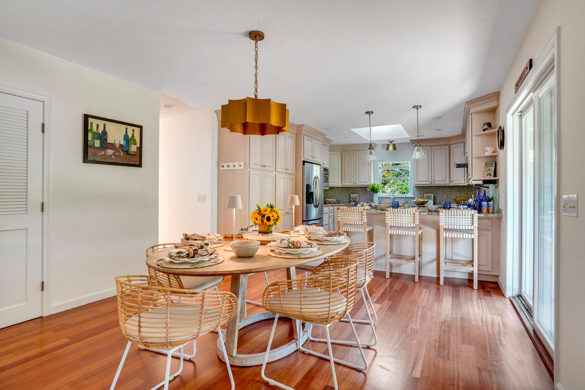 Dining room, Interior, Kitchen, Pendant Lights, Stainless Steel Appliances, Wood Texture Flooring