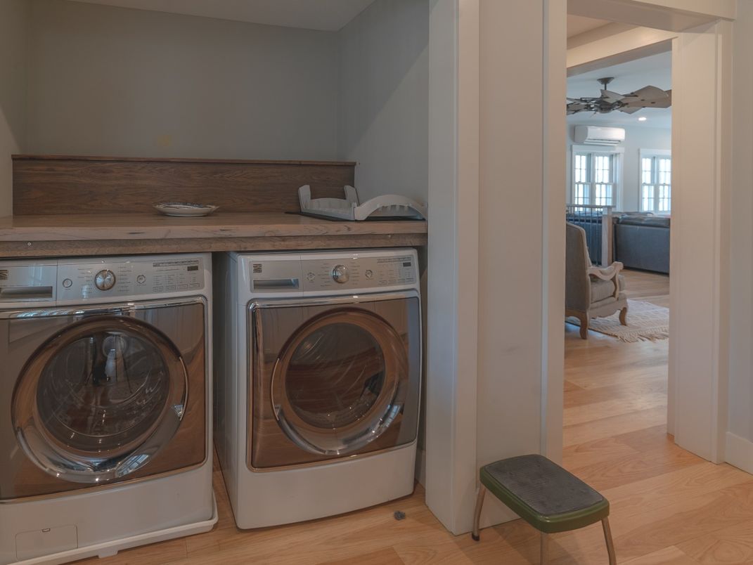 Interior, Utility Closets, Washer, Wood Texture Flooring