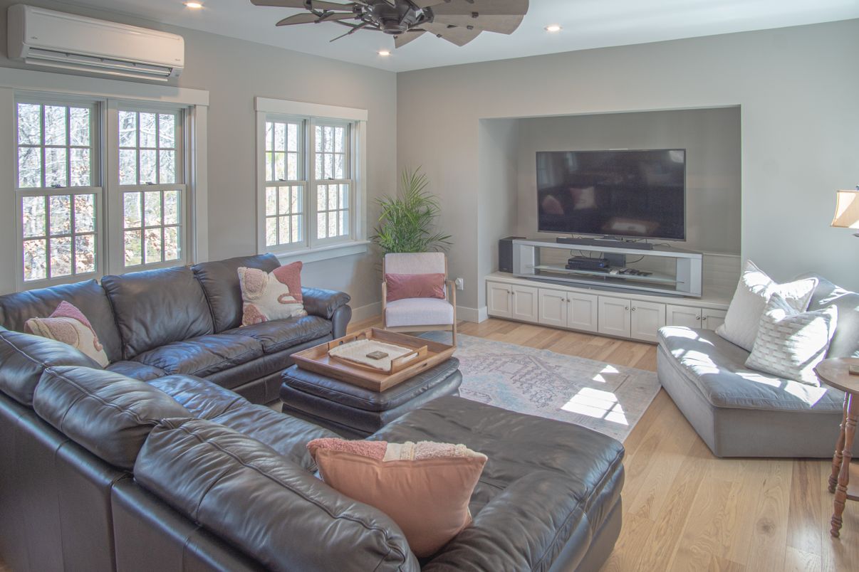 Interior, Living room, Recessed Lighting, Wood Texture Flooring
