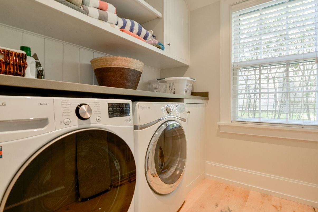 Interior, Washer, Wood Texture Flooring