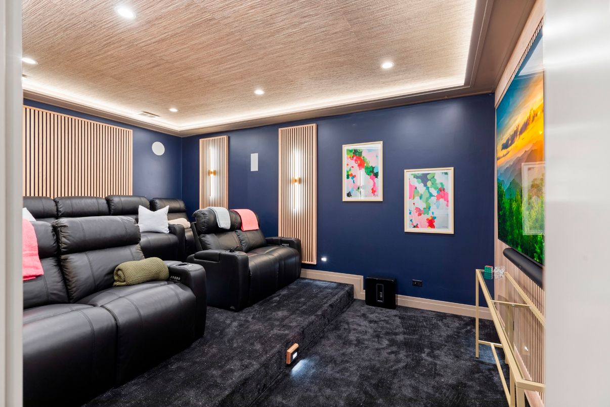 Interior, Projection Screen, Recessed Lighting, Theatre Room