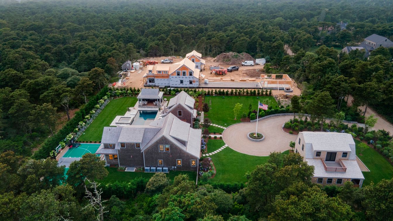 Exterior, Drone