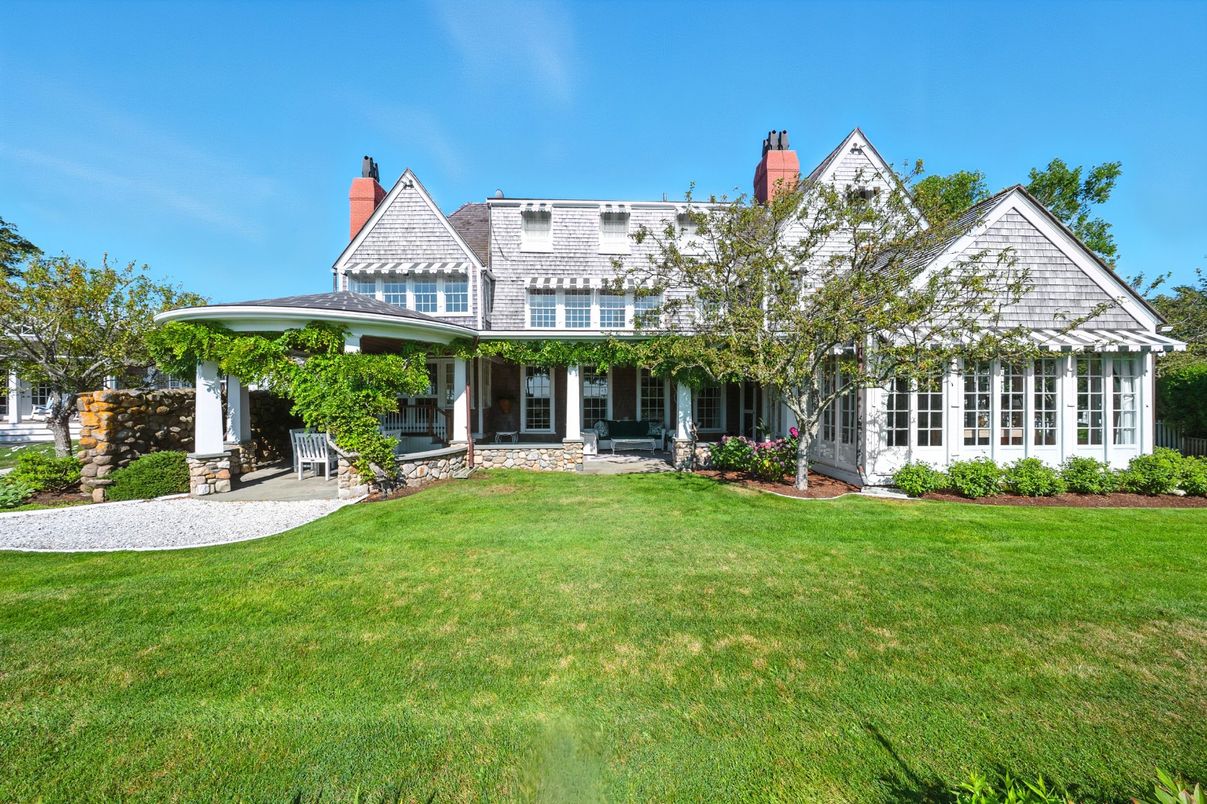 Backyard, Exterior, Facade, Queen Anne Victorian