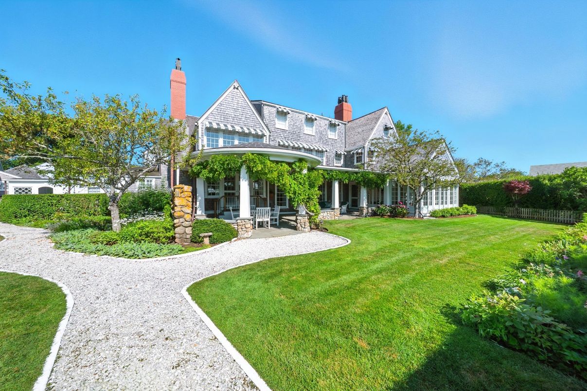 Backyard, Exterior, Facade, Queen Anne Victorian