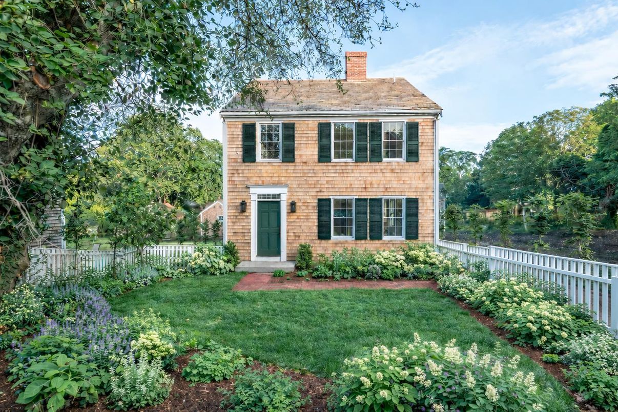 Backyard, Exterior, Facade, Brick Facade, Georgian