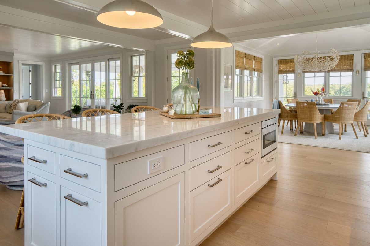 Chandelier, Dining room, Interior, Pendant Lights, Wood Texture Flooring
