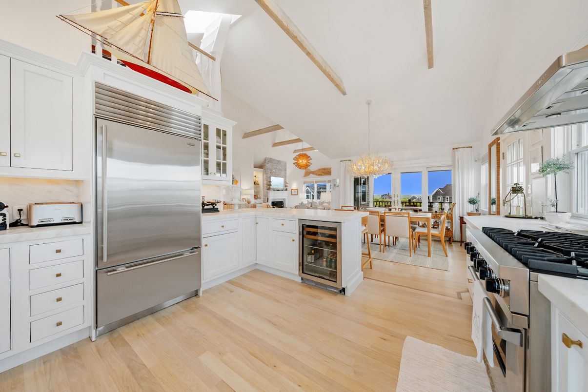Chandelier, Dining room, Interior, Kitchen, Pendant Lights, Stainless Steel Appliances, Water, Wood Texture Flooring