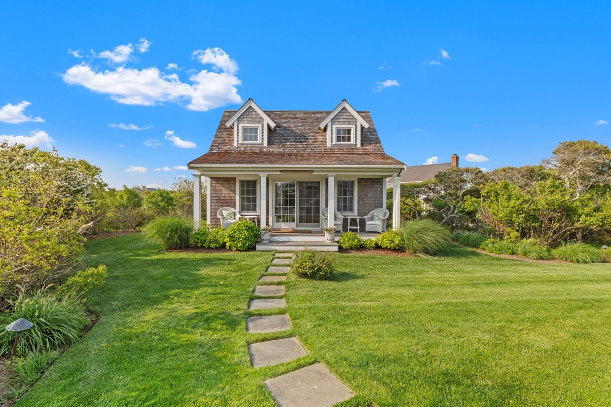 Exterior, Facade, Cape Cod