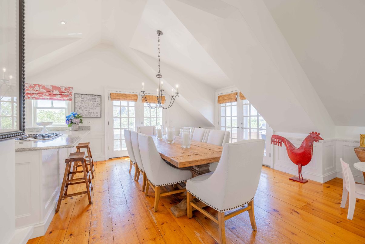 Chandelier, Dining room, Interior, Recessed Lighting, Wood Texture Flooring